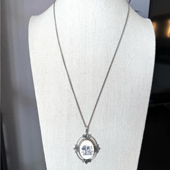 Vintage Silver Mushroom Pendant Necklace - Picture 3 of 8